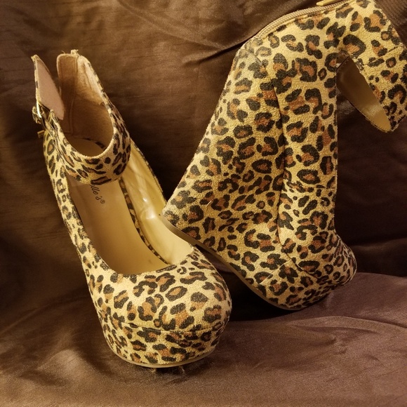 Shoes - Picture 1 of 3
